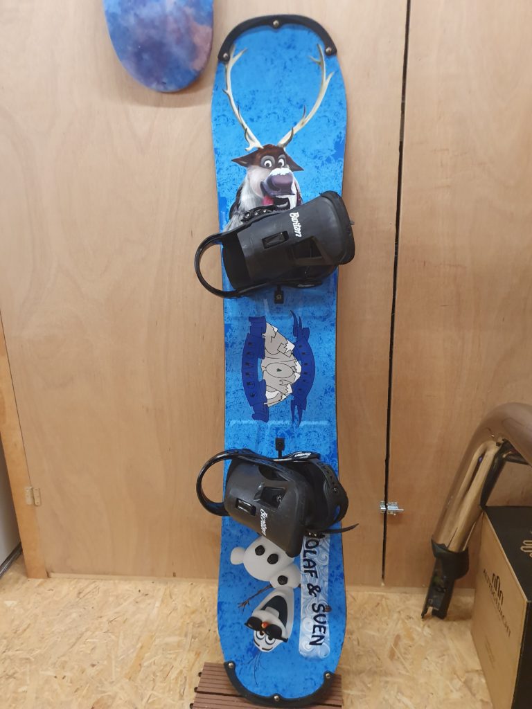 snowboard thema frozen blauw met bindingen.